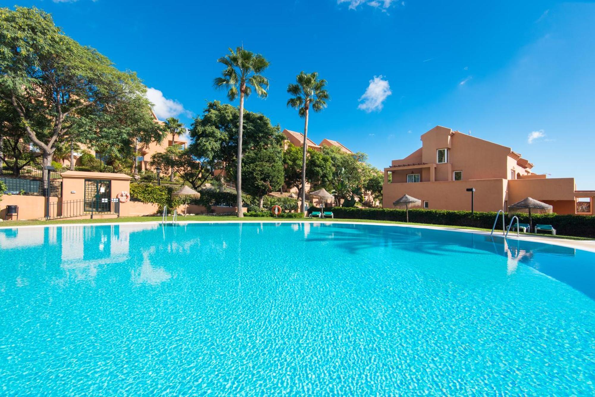 Rentandhomes Penthouse Elviria Golf 马尔韦利亚 外观 照片