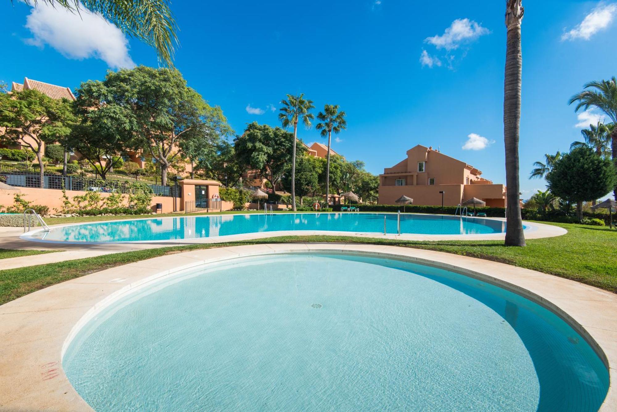 Rentandhomes Penthouse Elviria Golf 马尔韦利亚 外观 照片